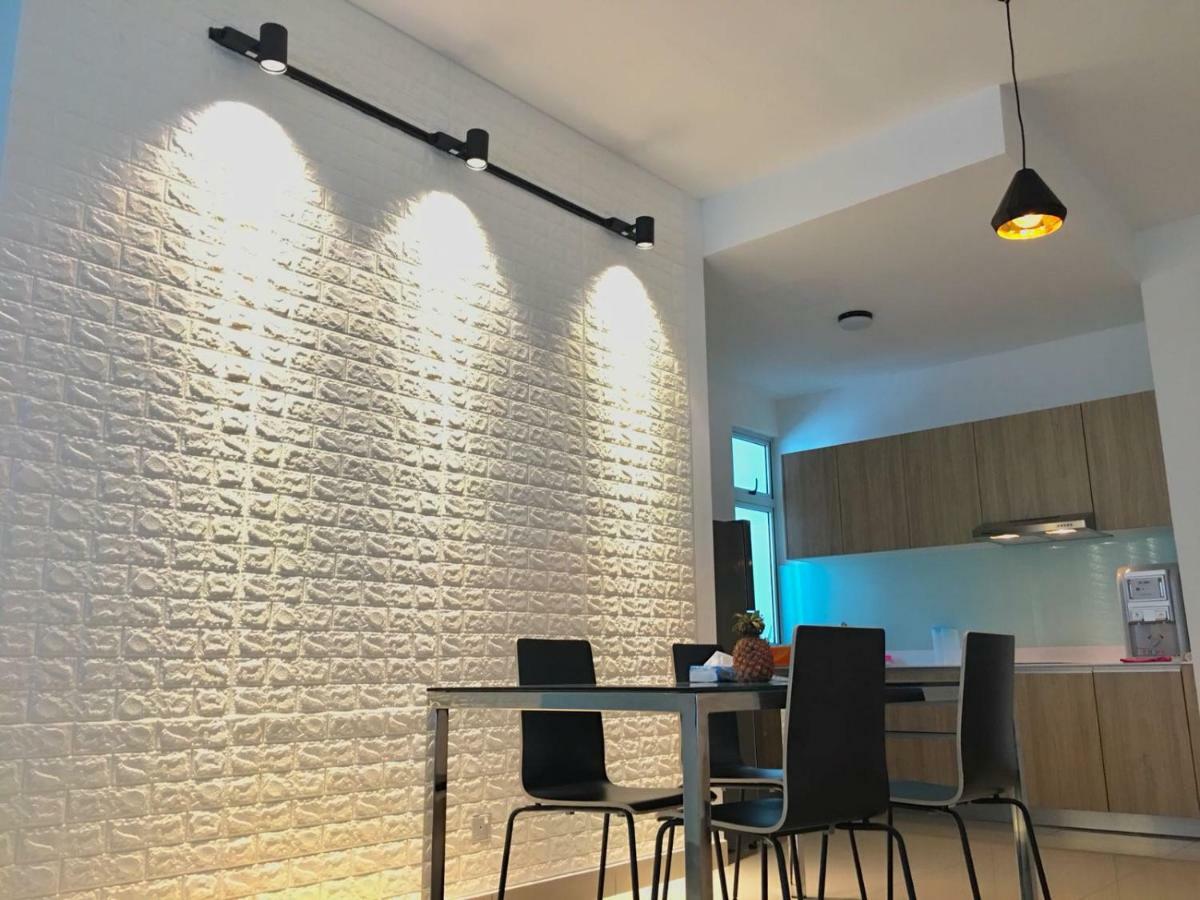 Meridin Bayvue Serviced Apt Kampong Kuala Masai Екстериор снимка